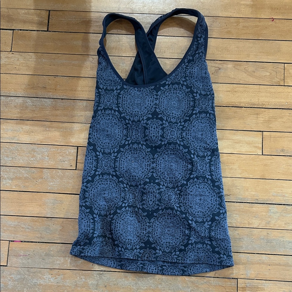 EUC Reebok Black and Gray Patterned athletic tank